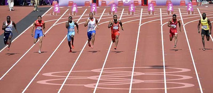 Nếu như việc Usain Bolt khởi động thành công ở nội dung 100m không làm ai bất ngờ mấy, thì việc làn chạy số 4 vắng mặt Kim Collins lại là một câu chuyện kỳ cục. Theo khẳng định của đoàn thể thao St. Kitts & Nevis, nhà cựu vô địch thế giới này đã bị đuổi khỏi Olympic.